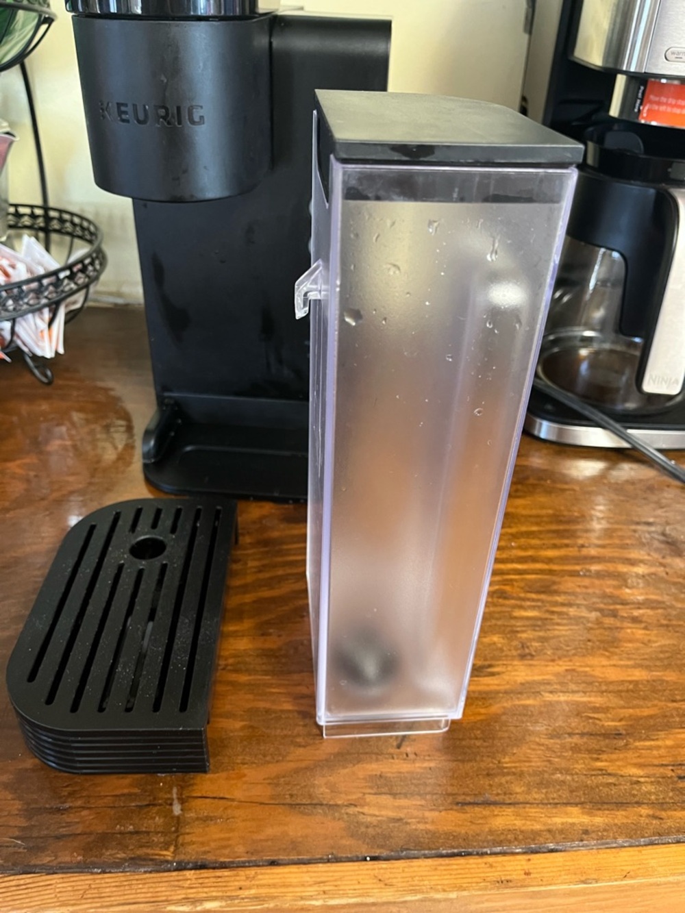 Keurig Single-Serve Coffee Maker in Black - Picture 6 of 7